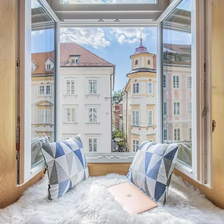 Old Quarter アパート *